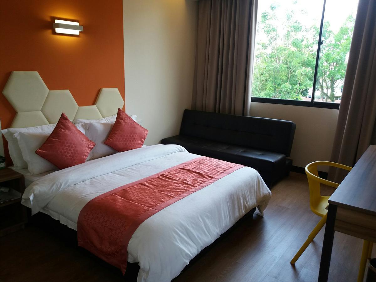 Memoire Hornbill Hotel Кучинг Экстерьер фото