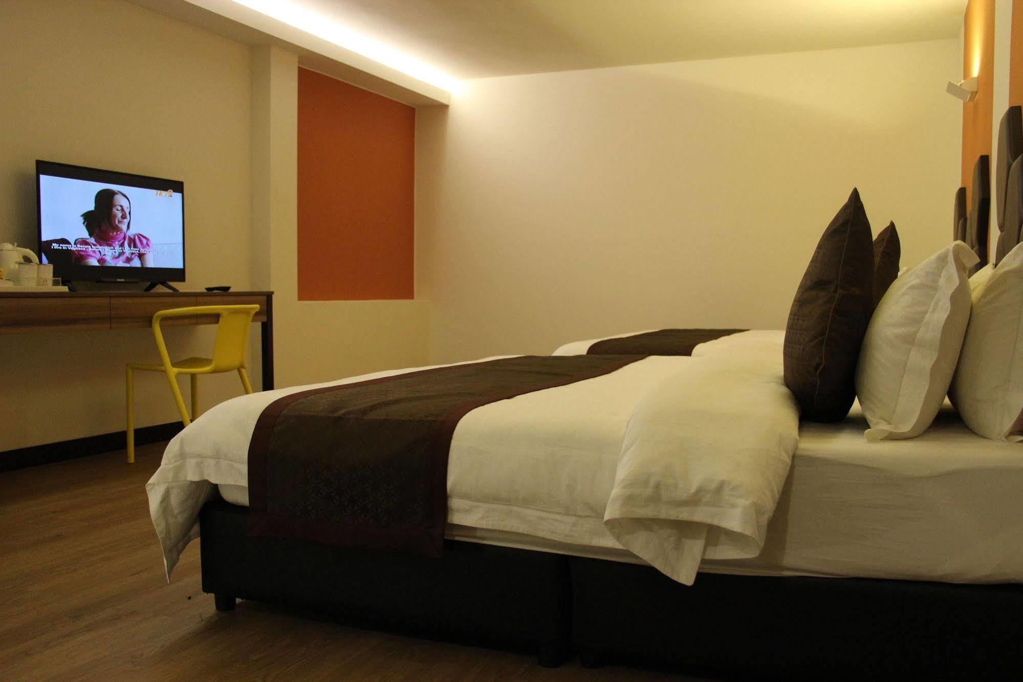 Memoire Hornbill Hotel Кучинг Экстерьер фото
