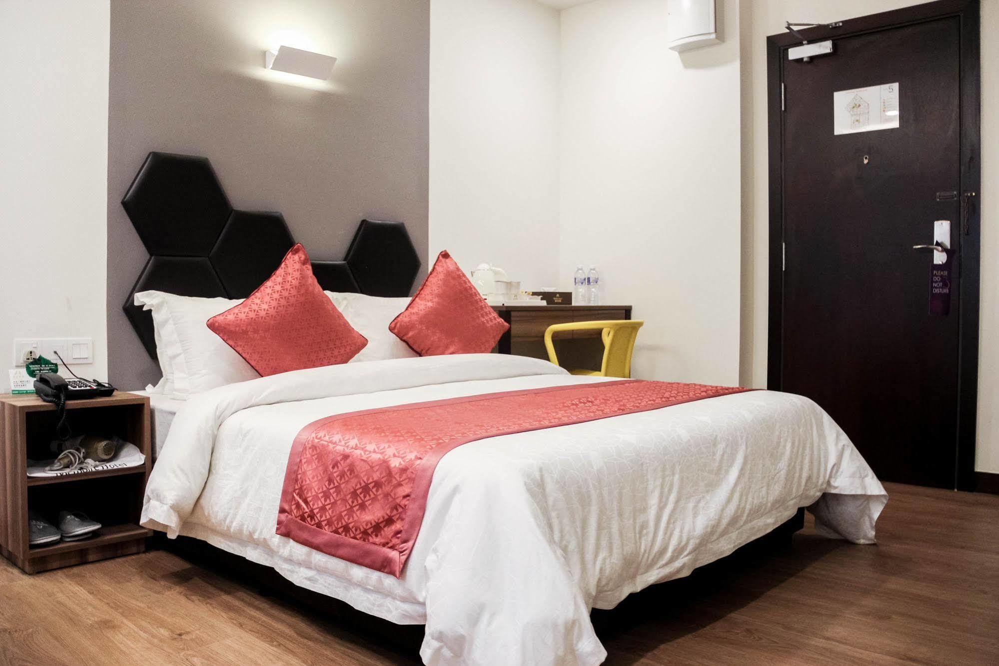 Memoire Hornbill Hotel Кучинг Экстерьер фото