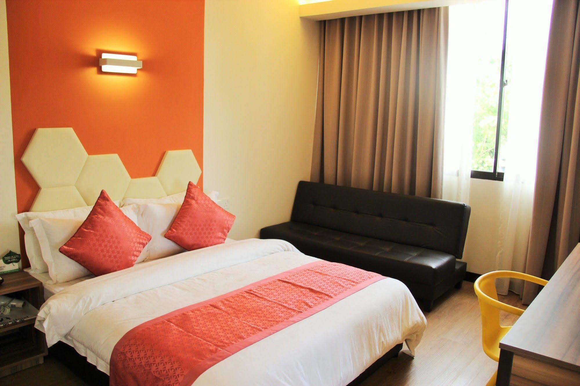 Memoire Hornbill Hotel Кучинг Экстерьер фото